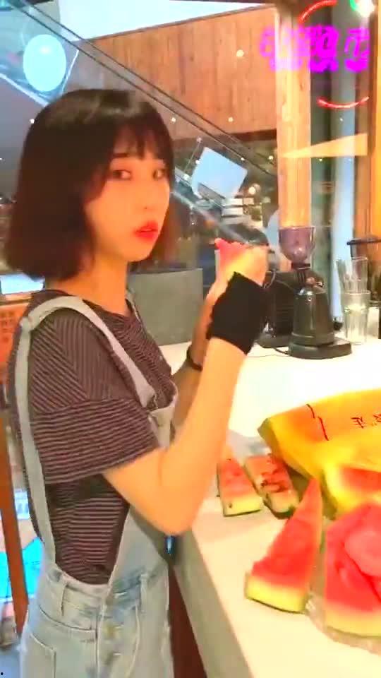 娱乐吃瓜酱女朋友是什么系,神秘背景引网友热议 第3张 娱乐吃瓜酱女朋友是什么系,神秘背景引网友热议 第3张