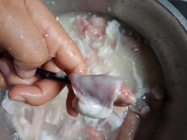 大厨爆料小肠视频,小肠烹饪全过程大揭秘 第2张 大厨爆料小肠视频,小肠烹饪全过程大揭秘 第2张