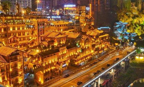 洪崖洞吃瓜网红,揭秘网红美食背后的故事  第2张