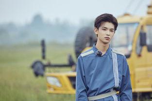 黄明昊机场爆料视频,揭秘明星日常出行瞬间  第2张